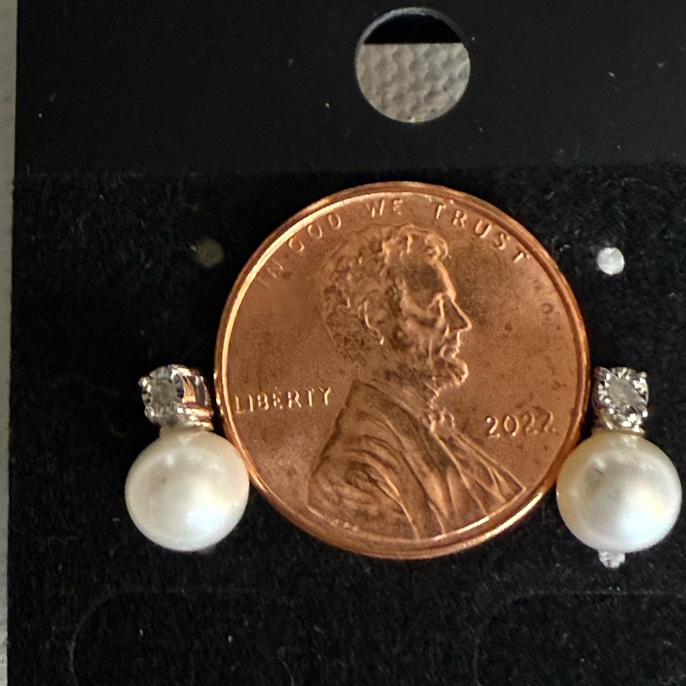 Elegant Silver Pearl 925 Marked Earrings - Picture 6 of 6